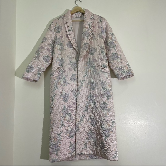 Vintage | Amazing Quilted 1960s-70s Evening Robe - Picture 2 of 9